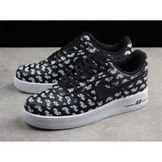 NIKE AIR FORCE 1 LOW 07 QS LOGO PRINT BLACK AH8462-001