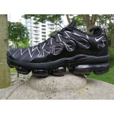 NIKE AIR VAPORMAX PLUS TN BLACK WHITE CURVE